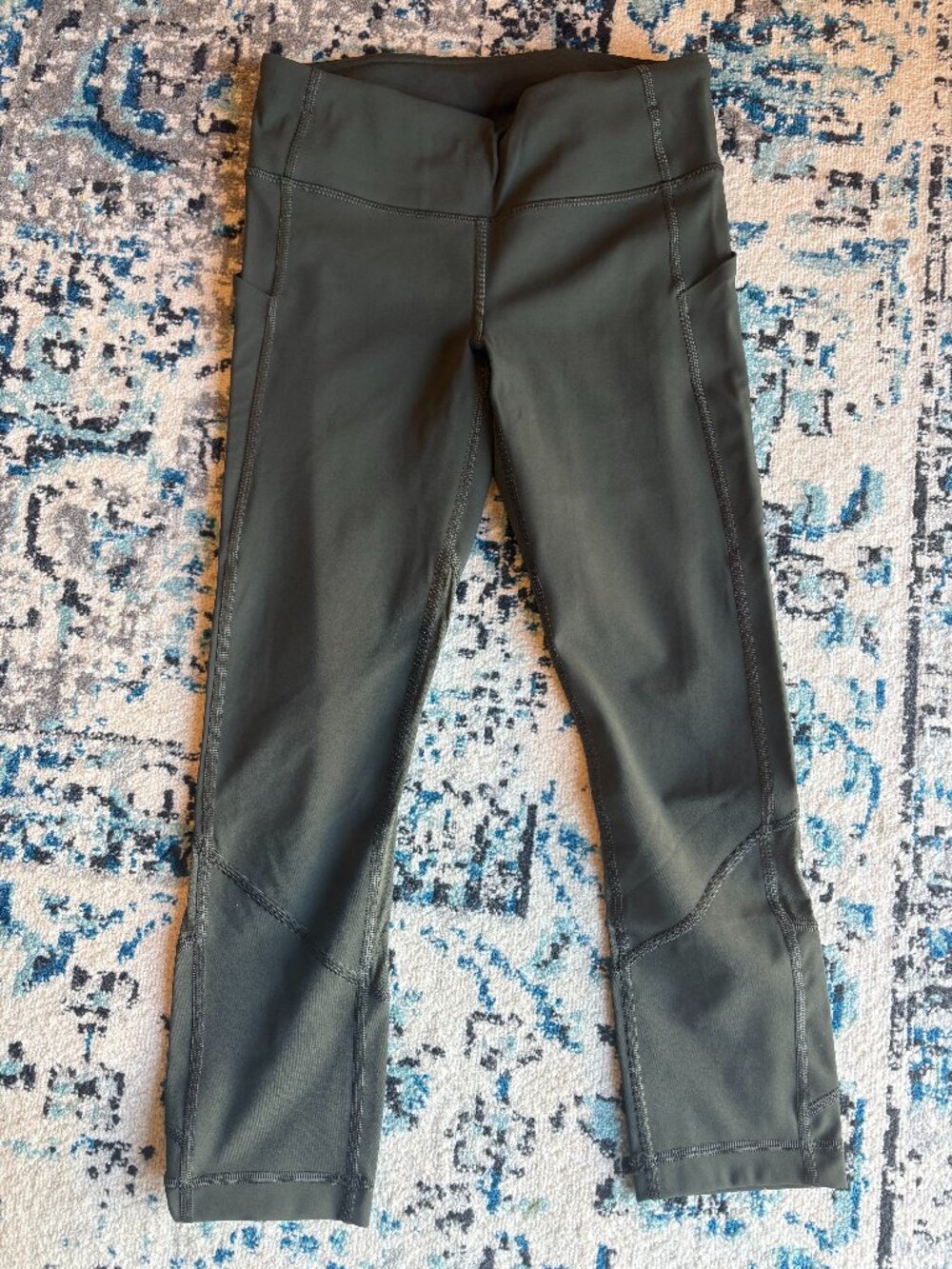 Women's Lululemon Khaki green crop leggins size 4